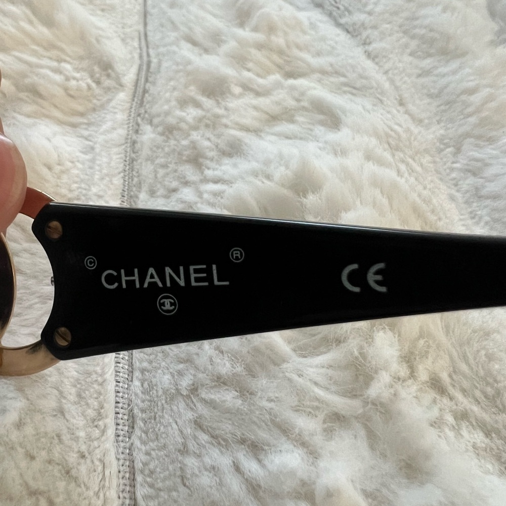 CHANEL Black Sunglasses Modern Design - Picture 9 of 13